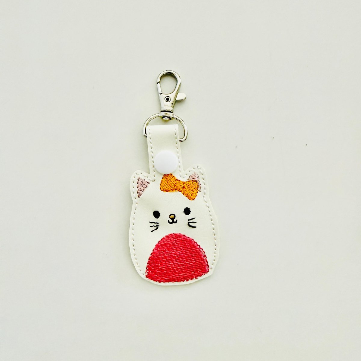 Embroidery Cat Keychain Design, White Vinyl Kitten Bag Charm (Digital File)